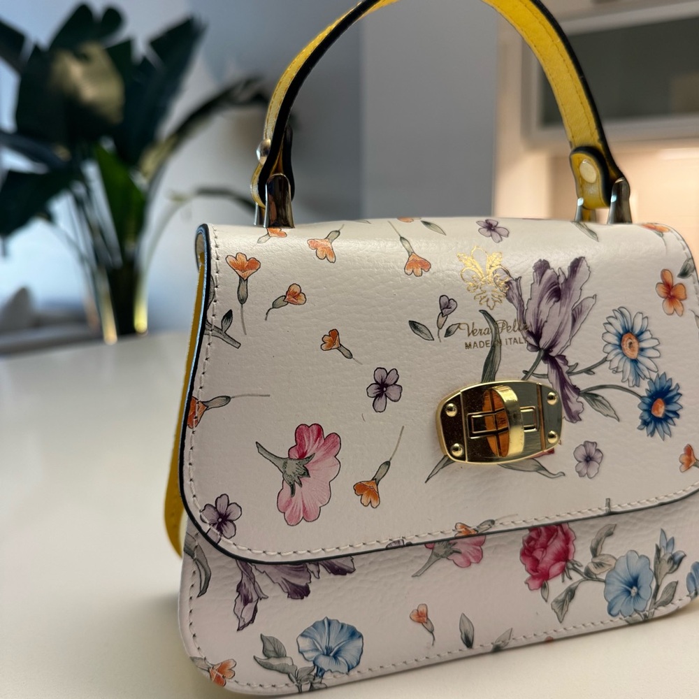 Floral White Handmade Leather Tote Bag - Picture 4 of 9